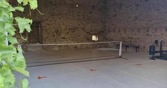 Les Granges du Tais à Ambazac en Haute-Vienne (Nouvelle Aquitaine) - Mini tennis interieur_65