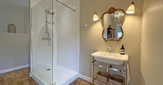 Les Granges du Tais à Ambazac en Haute-Vienne (Nouvelle Aquitaine) - chambre 3 avec salle d'eau et WC indépendant_45