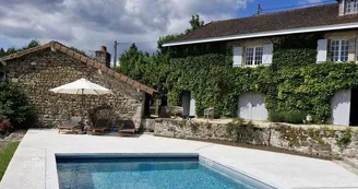Les Granges du Tais à Ambazac en Haute-Vienne (Nouvelle Aquitaine) - Espace piscine_68