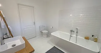 Les Granges du Tais à Ambazac en Haute-Vienne (Nouvelle Aquitaine) - chambre 1 dortoir avec salle de bains et WC_31