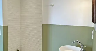 Les Granges du Tais à Ambazac en Haute-Vienne (Nouvelle Aquitaine) - chambre 5 salle d'eau intégréee WC indépendant_58
