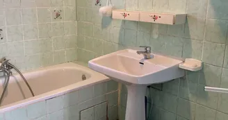 Salle de bain meublé de Lafaux