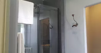 Chambre-1-douche