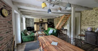 Gite du Clos du Got à Saint Yrieix La Perche en Haute-Vienne - la chambre de l'étage_11