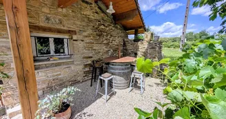 Gite du Clos du Got à Saint Yrieix La Perche en Haute-Vienne - petite terrasse couverte au pignon_4