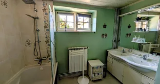 Gite de la Petite Lisonne - commune de Marval en Haute-vienne - Limousin - salle de douche_17 Gite de la Petite Lisonne - commune de Marval en Haute-vienne - Limousin - salle de douche_17