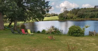 Gite de la Petite Lisonne - commune de Marval en Haute-vienne - Limousin - vue sur l'étang _32 Gite de la Petite Lisonne - commune de Marval en Haute-vienne - Limousin - vue sur l'étang _32