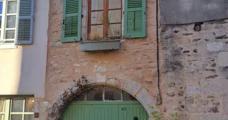 Maison Atypique Médiévale - Façade