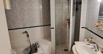 Maison Atypique Médiévale- Salle de bain