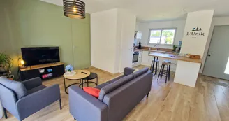 Salon avec télévision connectée