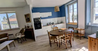 Gîte chez Marie-Louise à Dournazac en Haute-Vienne - Nouvelle Aquitaine - cuisine salon _4