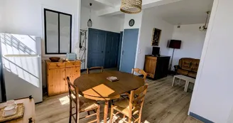 Gîte chez Marie-Louise à Dournazac en Haute-Vienne - Nouvelle Aquitaine - cuisine salon_9
