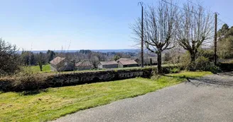 Gîte chez Marie-Louise à Dournazac en Haute-Vienne - Nouvelle Aquitaine - devant le gîte_17