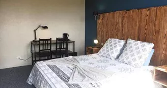 Hôtel "Motel les Tilleuls" à Peyrat-Le-Château