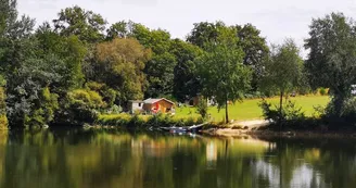 Chalet au bord de l'étang de Bramefort