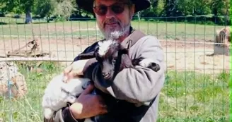 Philippe et Lucky, jeune chèvre du Clos de l’Isop