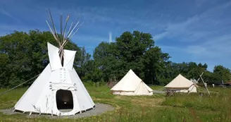 Les tipis Cheyenne et Apache au cœur de la nature