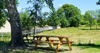 Aire de pique-nique - Rilhac-Lastours 