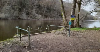 Aire sécurisée PMR pour les personnes à mobilité réduite à Saint-Léonard de Noblat - Handipêche en Limousin