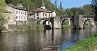 Le vieux pont en pierre du quartier du Pont de noblat Le vieux pont en pierre du quartier du Pont de noblat