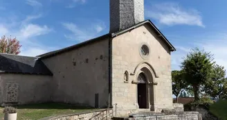 L'église romane du Châtenet en Dognon avec son clocher bulbe L'église romane du Châtenet en Dognon avec son clocher bulbe