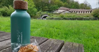 Pique-nique au Moulin du Got à Saint-Léonard de Noblat près de la Vienne Pique-nique au Moulin du Got à Saint-Léonard de Noblat près de la Vienne