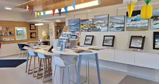 Intérieur de l'Office de Tourisme des Monts du Limousin Intérieur de l'Office de Tourisme des Monts du Limousin