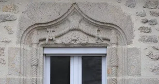 Fenêtre provenant du château de Monisme_2 Fenêtre provenant du château de Monisme_2