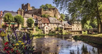 Castrum de Ségur-le-Château Castrum de Ségur-le-Château