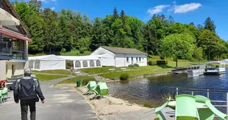 Infrastructure exterieure en bord de lac