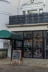 le café D100 extérieur